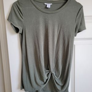 t-shirt with gather detail at bottom size M
